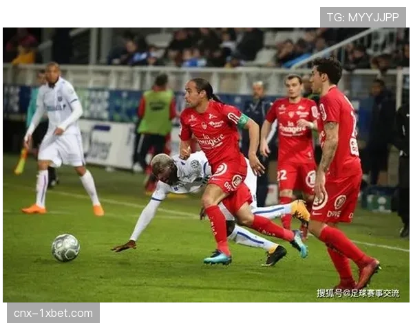 美洲狮二比三惜败帕丘卡，纳瓦斯首秀未能救主